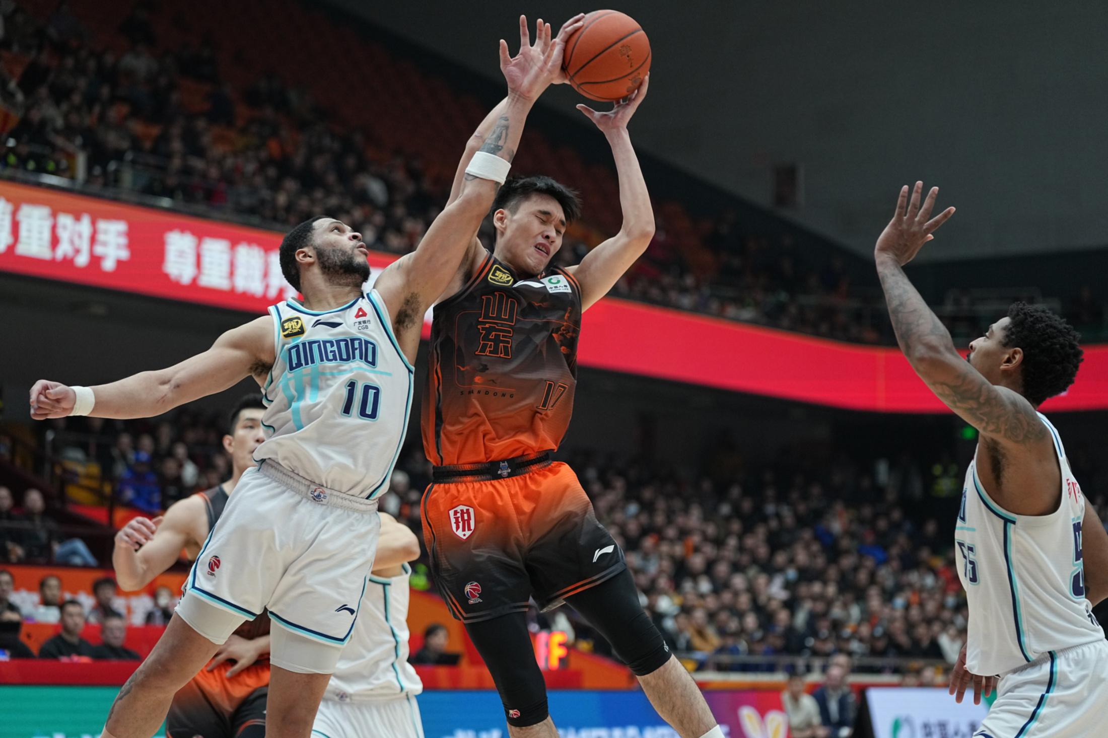 开云棋牌-阿贾克斯迎欧篮联关键赛，清晨队长鼓劲，气氛紧张，心理建设被强调的简单介绍-开云棋牌